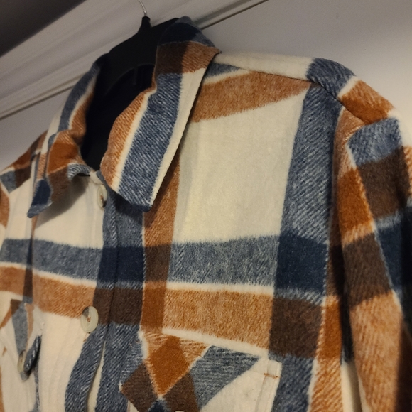 Button Down Shacket Size Small - Picture 2 of 6